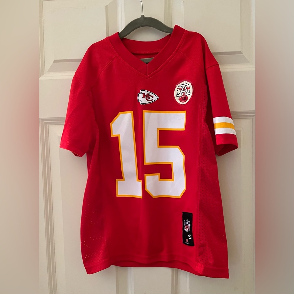 Youth NFL Patrick Mahomes Red Kansas City Chiefs Game Jersey #15 size small 8